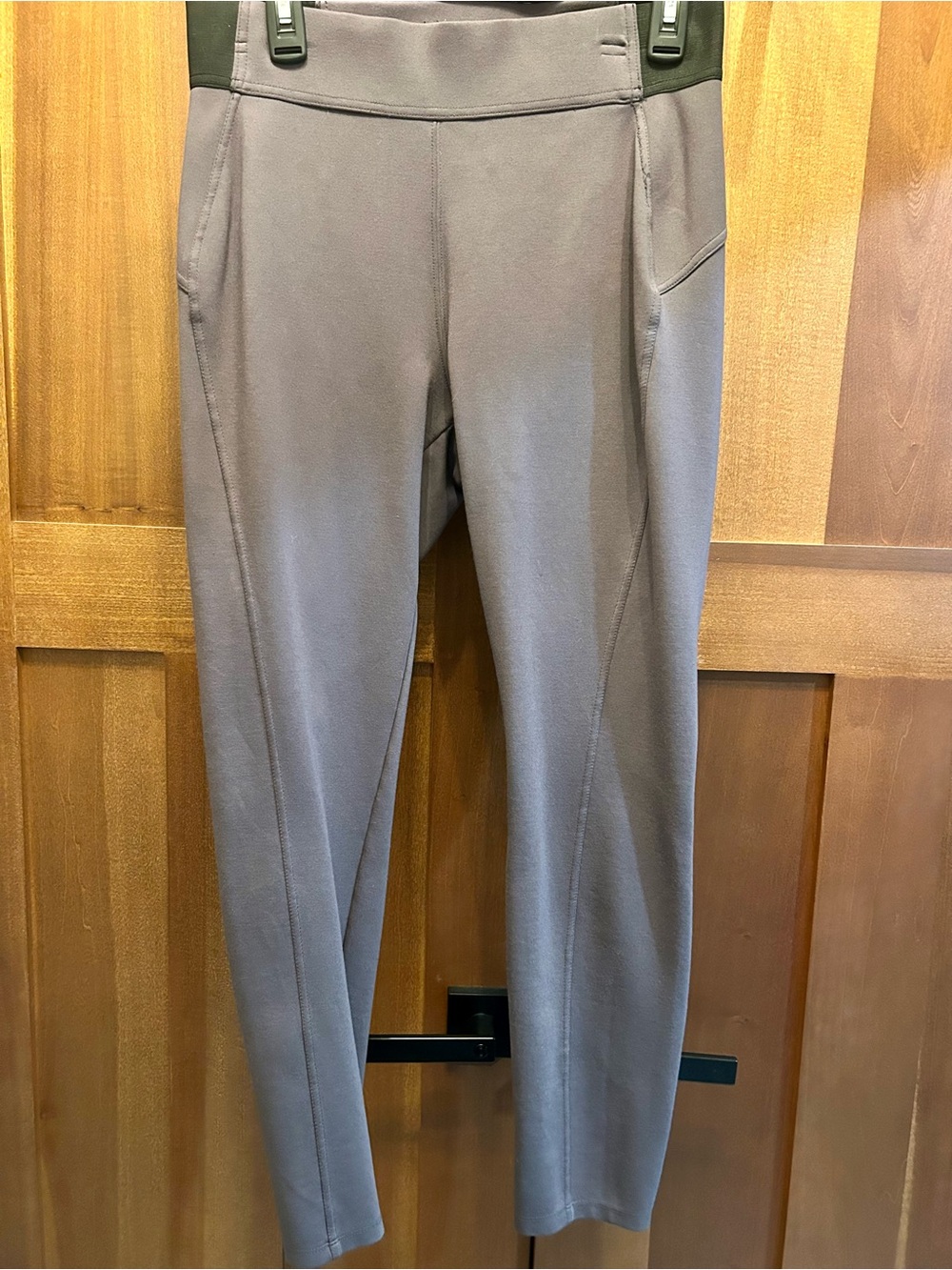 Simply Vera Wang Shaping Skinny Pants Womens Gray Scuba Pull On
Med